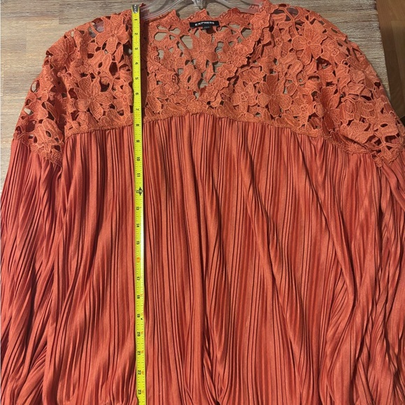 Express Rust Cut Out Blouse - Picture 6 of 6